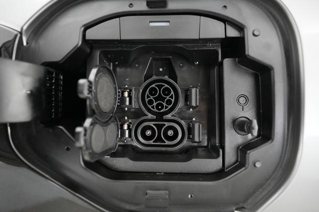 2025 Toyota bZ4X — photo 8 of 20