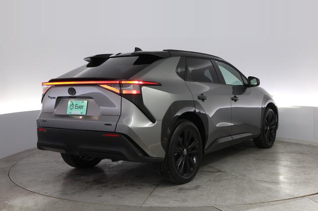 2025 Toyota bZ4X — photo 2 of 20