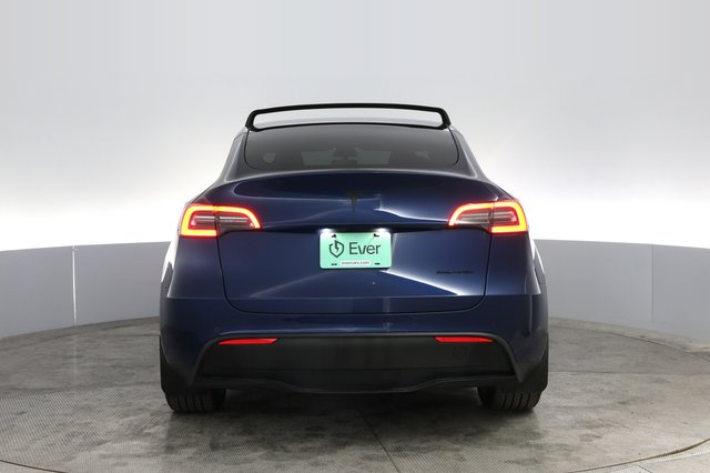 2022 Tesla Model Y — photo 12 of 21