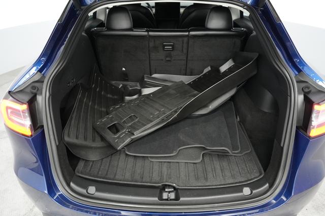 2022 Tesla Model Y — photo 6 of 21