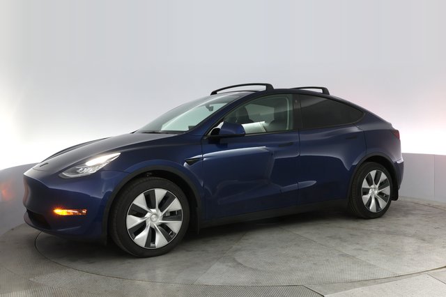 2022 Tesla Model Y — photo 14 of 21