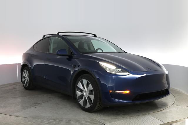 2022 Tesla Model Y — photo 10 of 21