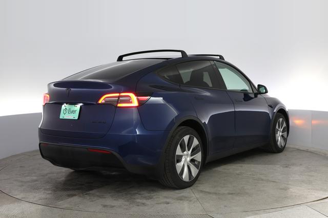 2022 Tesla Model Y — photo 2 of 21