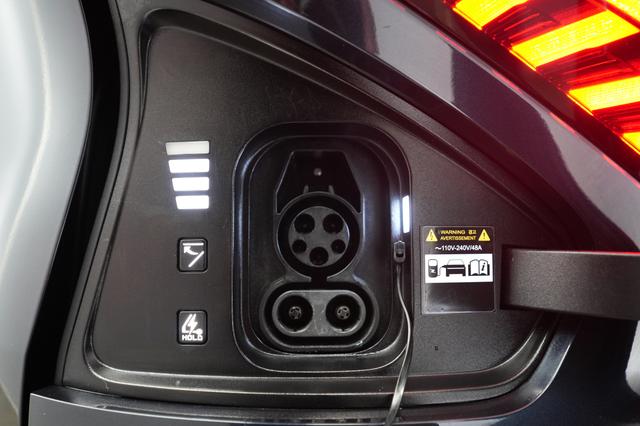 2024 Kia EV6 — photo 8 of 21
