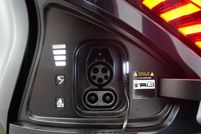 2024 Kia EV6 — photo 8 of 21