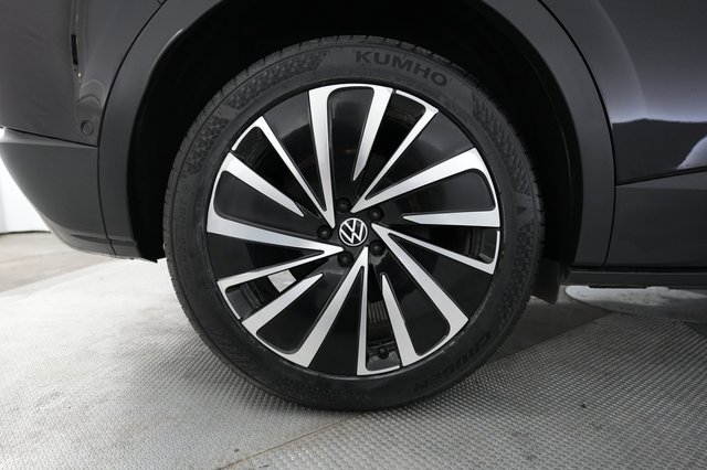 2023 Volkswagen ID.4 — photo 15 of 23