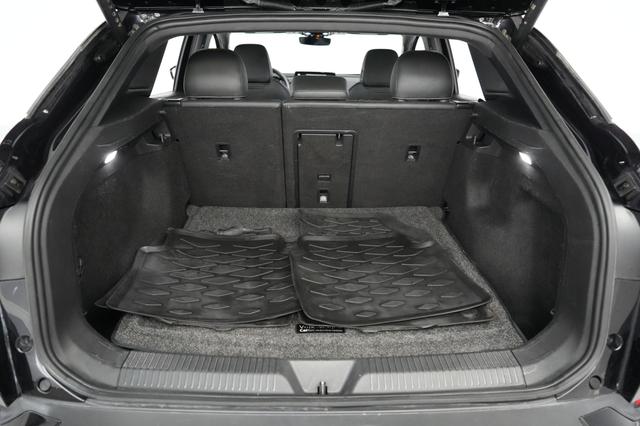 2023 Volkswagen ID.4 — photo 6 of 23