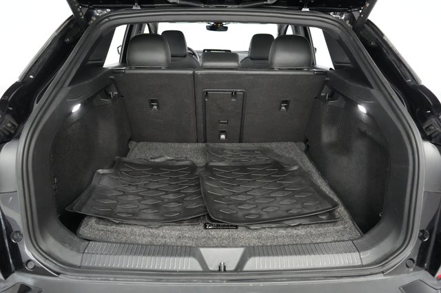 2023 Volkswagen ID.4 — photo 6 of 23