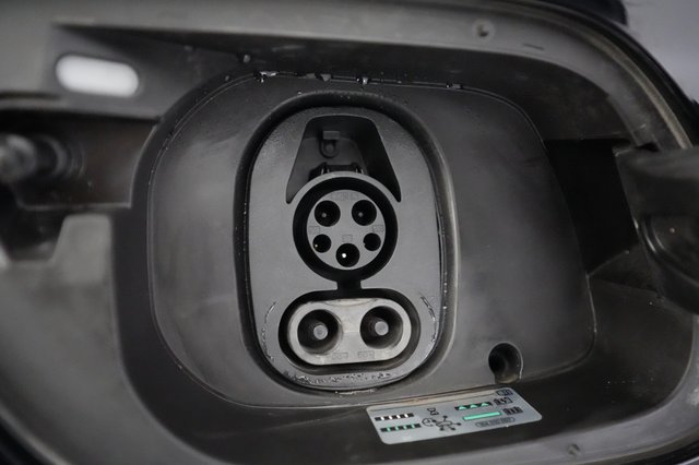 2023 Volkswagen ID.4 — photo 8 of 23