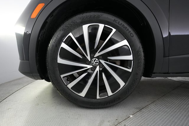 2023 Volkswagen ID.4 — photo 7 of 23