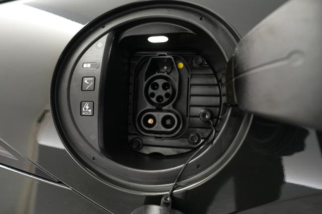 2023 Hyundai IONIQ 6 — photo 8 of 21