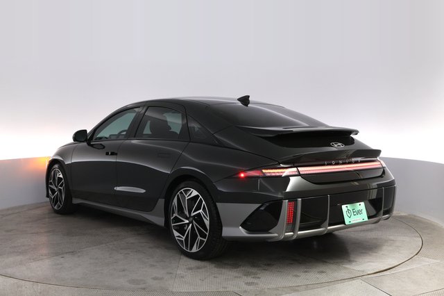 2023 Hyundai IONIQ 6 — photo 13 of 21