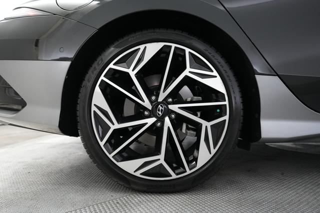 2023 Hyundai IONIQ 6 — photo 7 of 21
