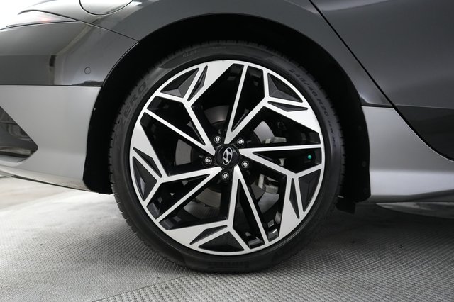 2023 Hyundai IONIQ 6 — photo 7 of 21