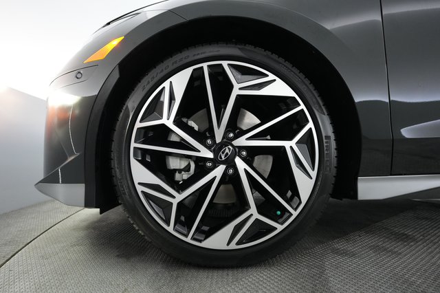 2023 Hyundai IONIQ 6 — photo 16 of 21
