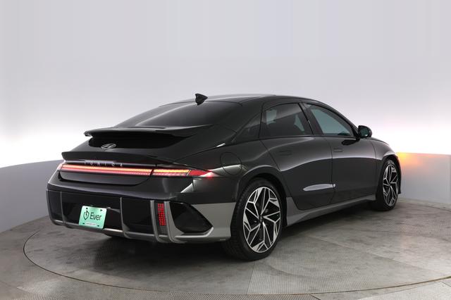 2023 Hyundai IONIQ 6 — photo 2 of 21