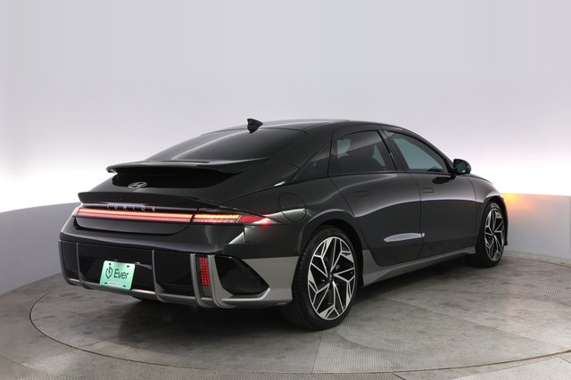 2023 Hyundai IONIQ 6 — photo 2 of 21