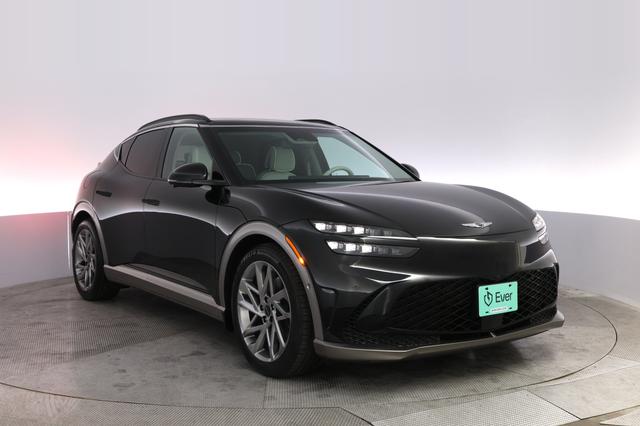 2023 Genesis GV60 — photo 10 of 22