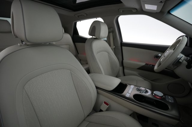 2023 Genesis GV60 — photo 18 of 22
