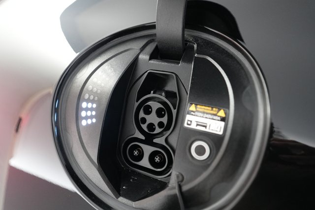 2023 Genesis GV60 — photo 8 of 22