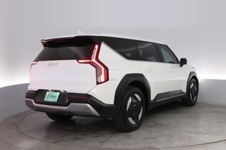 2024 Kia EV9 — photo 2 of 22