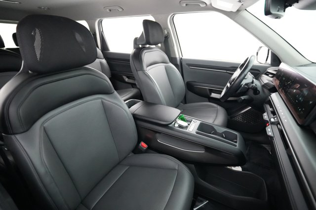 2024 Kia EV9 — photo 18 of 22
