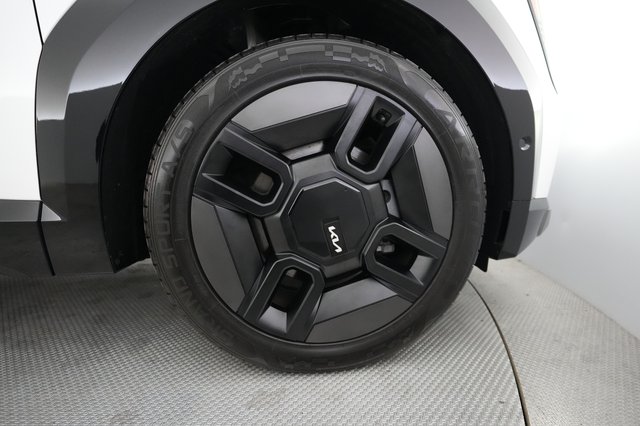 2024 Kia EV9 — photo 16 of 21