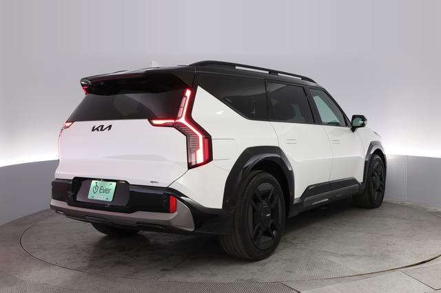 2024 Kia EV9 — photo 2 of 21