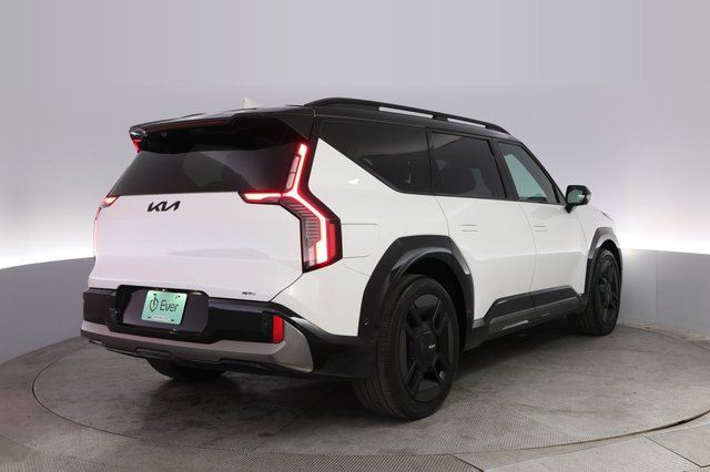 2024 Kia EV9 — photo 2 of 21