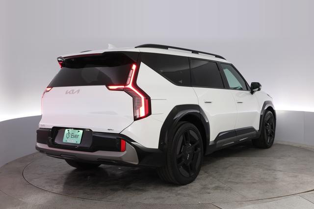 2024 Kia EV9 — photo 2 of 22