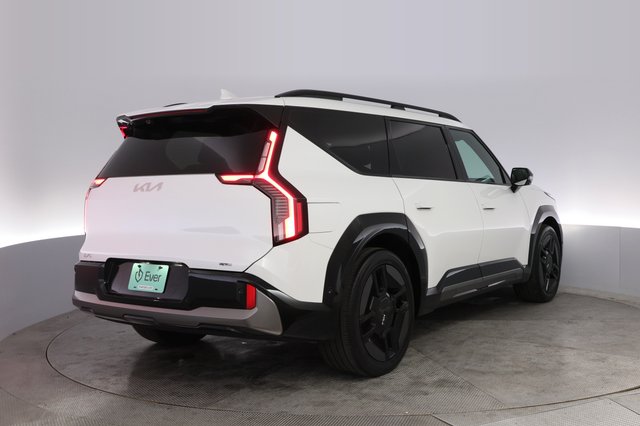 2024 Kia EV9 — photo 2 of 22