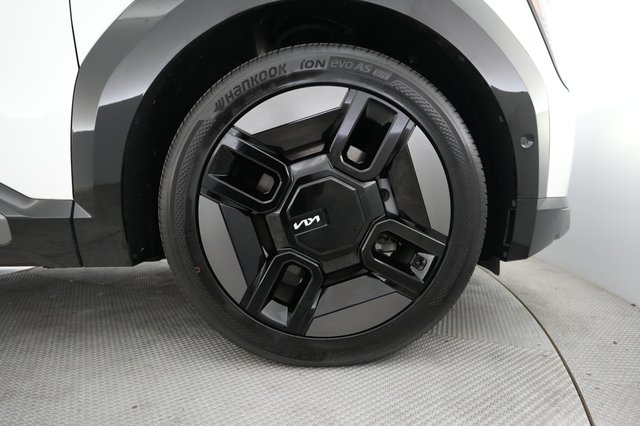 2024 Kia EV9 — photo 16 of 22
