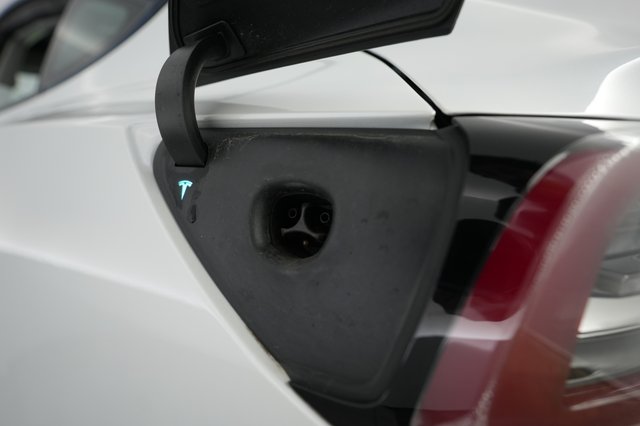 2021 Tesla Model 3 — photo 8 of 25