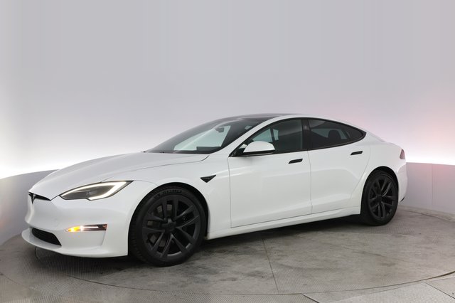2022 Tesla Model S — photo 14 of 21