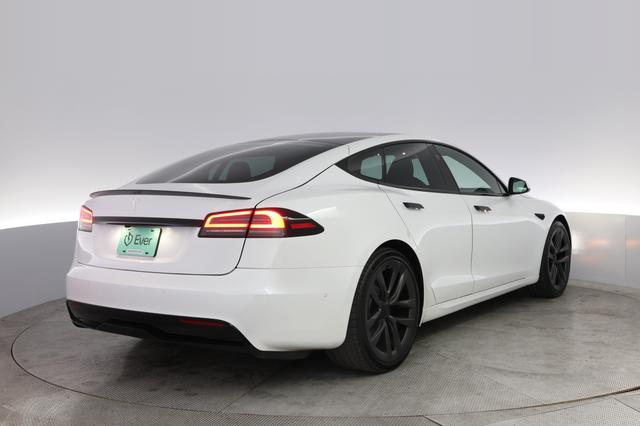 2022 Tesla Model S — photo 2 of 21