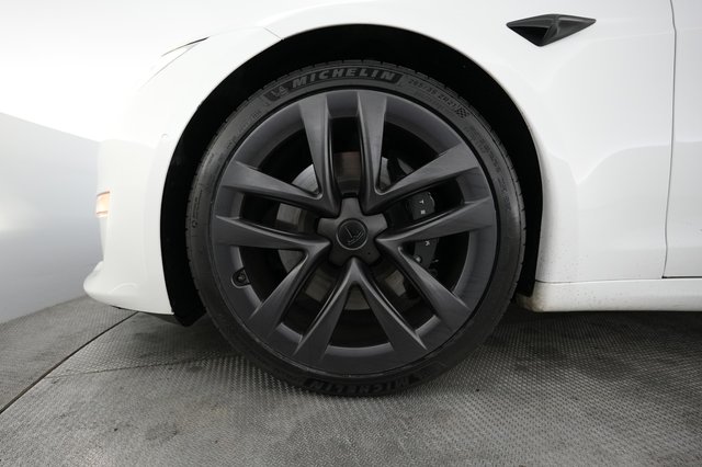 2022 Tesla Model S — photo 17 of 21