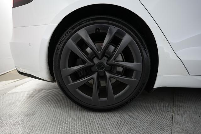 2022 Tesla Model S — photo 7 of 21