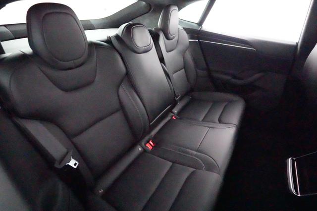 2022 Tesla Model S — photo 4 of 21