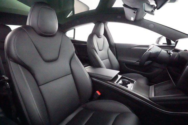 2022 Tesla Model S — photo 18 of 21