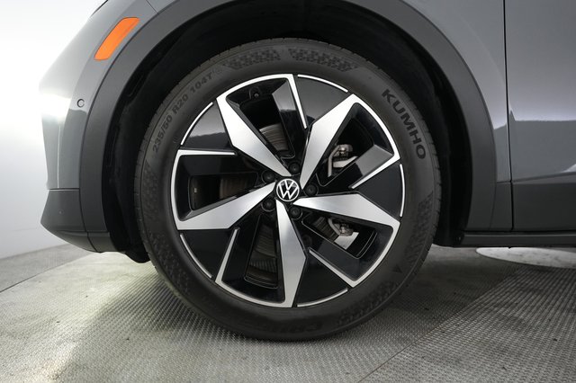 2023 Volkswagen ID.4 — photo 17 of 20