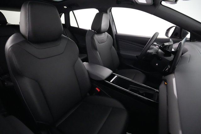 2023 Volkswagen ID.4 — photo 18 of 20