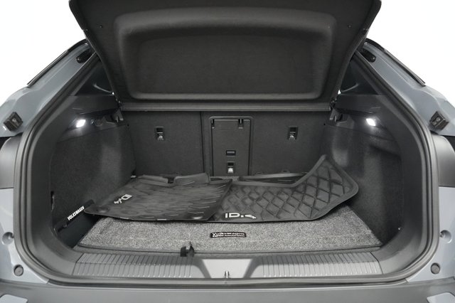 2023 Volkswagen ID.4 — photo 6 of 20