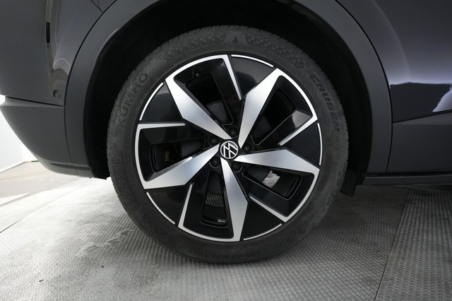 2023 Volkswagen ID.4 — photo 17 of 20