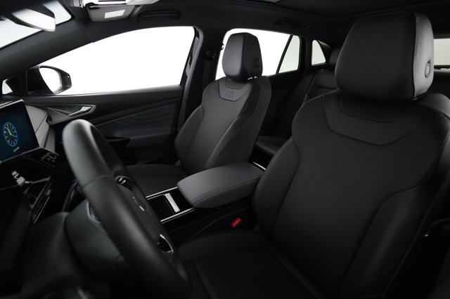2023 Volkswagen ID.4 — photo 3 of 20