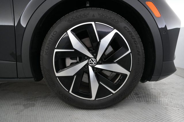 2023 Volkswagen ID.4 — photo 16 of 20