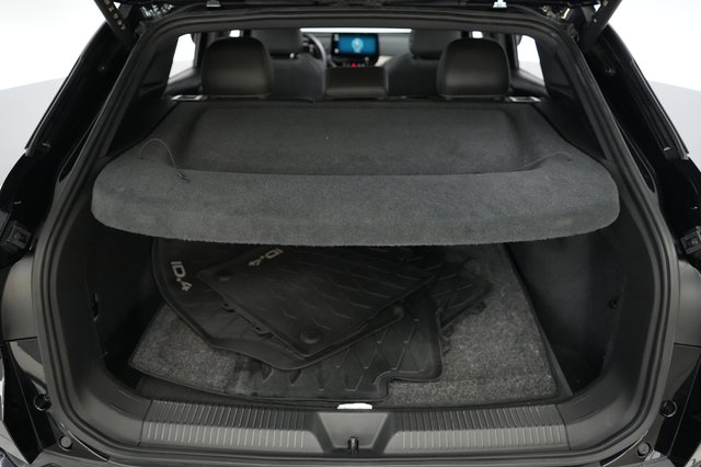 2023 Volkswagen ID.4 — photo 6 of 20