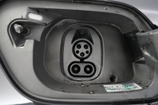 2023 Volkswagen ID.4 — photo 8 of 20