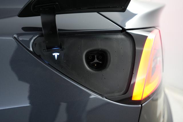 2023 Tesla Model 3 — photo 8 of 21