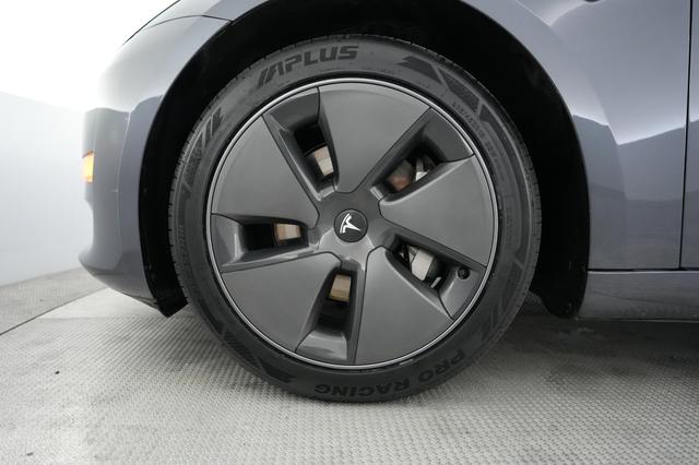 2023 Tesla Model 3 — photo 7 of 21