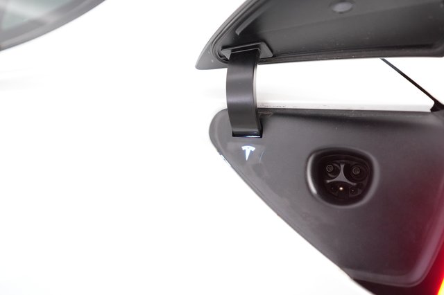 2023 Tesla Model 3 — photo 8 of 21